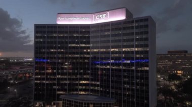 Jacksonville Akşam Görüşü 'ndeki CSX Şirketi Binası - JACKSONVILLE, ABD - 30 Ekim 2024