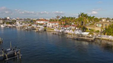 Florida 'daki Belle Vista' da Saint Petersburg Keys ve körfezleri - hava görüntüsü - insansız hava aracı fotoğrafçılığı