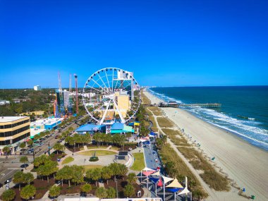 Güneşli bir günde Myrtle Sahili Güney Carolina üzerinde hava manzarası - MYRTLE BEACH, SC - 27 Ekim 2024