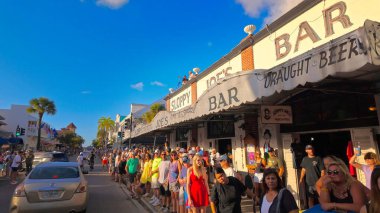 Key West Florida, Duval Caddesi 'ndeki ünlü Sloppy Joes Bar - Key West, FLORIDA - 4 Kasım 2024