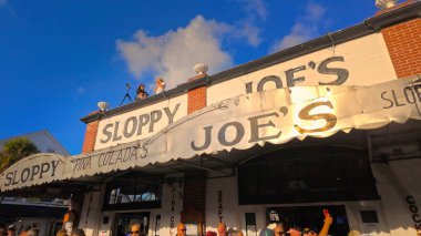Key West Florida, Duval Caddesi 'ndeki ünlü Sloppy Joes Bar - Key West, FLORIDA - 4 Kasım 2024