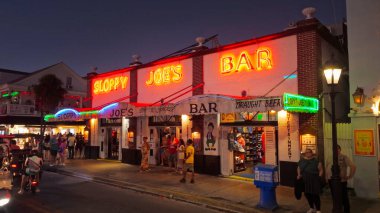 Key West Florida 'daki Duval Caddesi' ndeki Sloppy Joes Bar - Key West, FLORIDA - 4 Kasım 2024