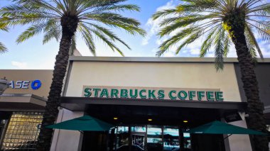 Miami Beach Florida 'da Starbucks Kahve - MIAMI, FLORIDA - 5 Kasım 2024