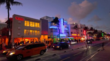 Miami Beach Florida 'da geceleyin Ocean Drive South Beach - MIAMI, FLORIDA - 5 Kasım 2024