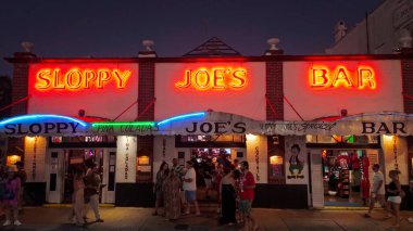 Key West Florida 'daki Duval Caddesi' ndeki Sloppy Joes Bar - Key West, FLORIDA - 4 Kasım 2024