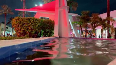 Miami Plajı 'ndaki Lincoln Caddesi Yayaları - MIAMI, FLORIDA - 3 Kasım 2024