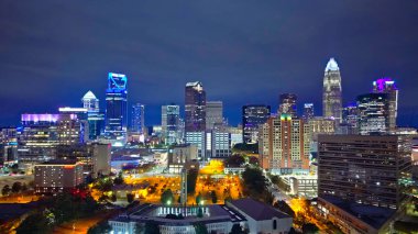 Charlotte North Carolina Skyline Akşamları -CHARLOTTE, ABD - 27 Ekim 2024