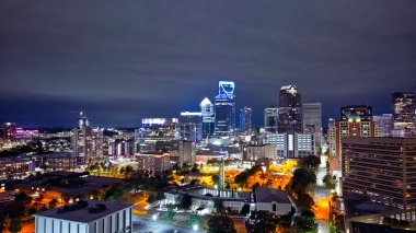 Charlotte North Carolina Şehir Merkezi Gece Skyline - CHARLOTTE, ABD - 27 Ekim 2024