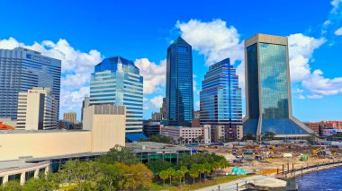 Jacksonville Skyline ve River 'ın Çarpıcı Panoramik Manzarası - JACKSONVILLE, ABD - 29 Ekim 2024