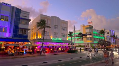 Miami Beach Florida 'daki Renkli Okyanus Sürüşü - MIAMI, FLORIDA - 5 Kasım 2024
