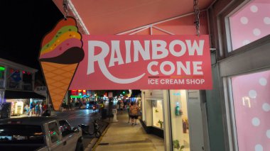 Key West Florida 'da Gökkuşağı Konisi Dondurma Dükkanı - Key West, FLORIDA - 4 Kasım 2024