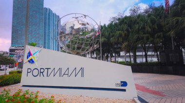 Şehir merkezinde Miami Limanı - MIAMI, FLORIDA - 5 Kasım 2024