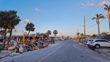 Florida 'daki bir kasırgadan sonra meydana gelen fırtına hasarı - SAINT PETERSBURG, ABD - Kasım 12024