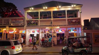 Key West Florida 'daki Duval Caddesi' ndeki Ricks Bar - Key West, FLORIDA - 4 Kasım 2024