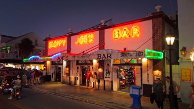 Key West Florida 'daki Duval Caddesi' ndeki Sloppy Joes Bar - Key West, FLORIDA - 4 Kasım 2024