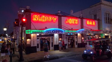 Key West Florida 'daki Duval Caddesi' ndeki Sloppy Joes Bar - Key West, FLORIDA - 4 Kasım 2024