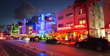 Miami Beach Florida 'da geceleyin Ocean Drive South Beach - MIAMI, FLORIDA - 5 Kasım 2024