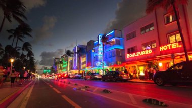 Miami Beach Florida 'da geceleyin Ocean Drive South Beach - MIAMI, FLORIDA - 5 Kasım 2024