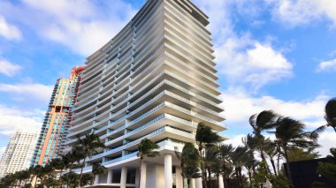 Miami Beach 'teki lüks apartmanlar - MIAMI, FLORIDA - 5 Kasım 2024