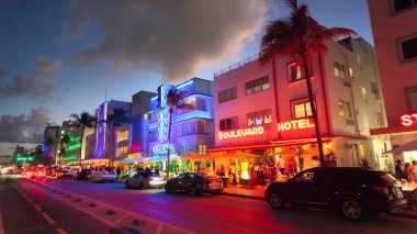 Miami Beach Florida 'da geceleyin Ocean Drive South Beach - MIAMI, FLORIDA - 5 Kasım 2024