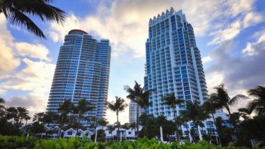 South Pointe Miami Plajı 'ndaki ikonik binalar - MIAMI, FLORIDA - 5 Kasım 2024