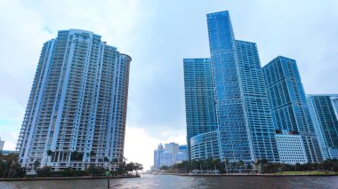Miami River 'daki High Rise binaları - MIAMI, FLORIDA - 5 Kasım 2024