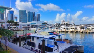 Bayside Marina ve Pier 5 Miami Florida Bayfront Park 'ta - MIAMI, FLORIDA - 5 Kasım 2024