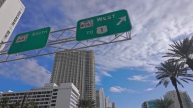 Miami Beach Florida 'da sokak tabelası - seyahat fotoğrafçılığı