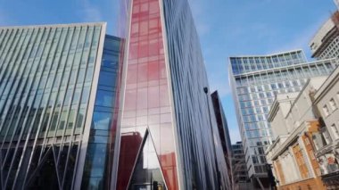 Londra Victoria İstasyonu 'ndaki modern ofis binaları - LONDON, UNITED KINGDOM - 21 ARALIK 2024