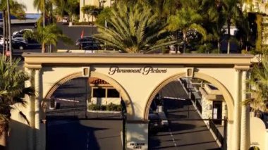 Melrose Gate Paramount Stüdyoları 'nın hava görüntüsü - Los Angeles Drone görüntüleri - LOS ANGELES, ABD - 5 Kasım 2023