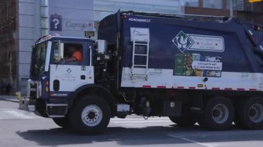 Ottawa Kanada 'da atık temizleme aracı - OTTAWA, Kanada Kuzey AMERİKA - 17 Nisan 2024