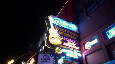 Efsanevi barları ve country müzik mekanlarıyla ünlü Nashville Broadway - NASHVILLE, ABD - 20 Haziran 2019