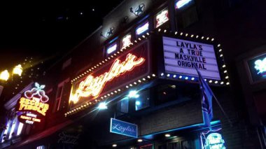 Heyecan verici canlı müzik performansları için Nashville 'in gözdesi Laylas' ın canlı atmosferini tecrübe edin - NASHVILLE, ABD - 20 Haziran 2019