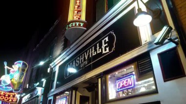 Efsanevi barları ve country müzik mekanlarıyla ünlü Nashville Broadway - NASHVILLE, ABD - 20 Haziran 2019