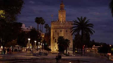 Torre del Oro, İspanya 'nın Sevilla kentinde, Paseo Marques del Contadero - SEVILLE, SPAIN - 25 Mart 2025