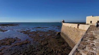 Castillo de Santa Catalina, Cadiz 'in tarihi simgesi.
