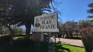 Paseo de Blas Infante 'nin hatıra işareti, Malaga, İspanya' nın Ronda şehrinde, Blas Infante onuruna, Anavatan 'ın babası olarak kabul edilir - RONDA, SPAIN - 28 Mart 2025