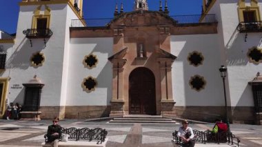 Plaza del Socorro 'da Herkül ve Aslan heykeli, Ronda, Malaga ili, Endülüs, İspanya, Avrupa - RONDA, İspanya - 28 Mart 2025