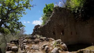 Güney İtalya 'nın Calabria kentinde ufuk çizgisinde Stromboli adasıyla Akdeniz' de güneş batıyor