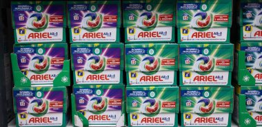 Her yıkamada parlak ve etkili temizlik sağlayan Ariel All-in-All-in çamaşır kapsüllerinin iyi düzenlenmiş bir seçimi. - 21 Mart 2025