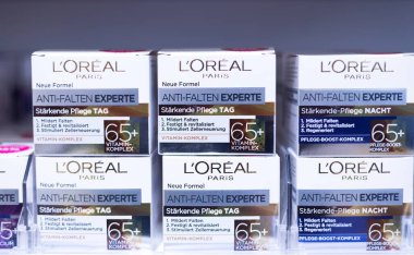 L Oreal kırışıklık önleyici kremler, olgun cilt ve ihtiyaçlarına göre tasarlanmış cilt bakımı çözümleri. - FRANKFURT, Almanya - 21 Mart 2025