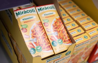 Miracoli 'nin Klassiker Maccaroni makarna paketi herkes için hazırlaması kolay ve keyifli klasik bir İtalyan yemeği sunuyor. - FRANKFURT, Almanya - 21 Mart 2025