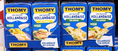 Görüntü çeşitli THOmy Hollandaise sosları yakalıyor, kremalı ve çok yönlü yemekleri geliştirmek için ideal. - FRANKFURT, Almanya - 21 Mart 2025