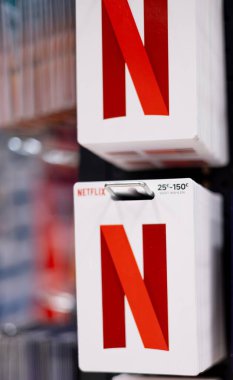 Netflix hediye kartlarında aboneliklere kolay erişim için fiyat kategorileri içeren göz alıcı bir düzenleme. - FRANKFURT, Almanya - 21 Mart 2025