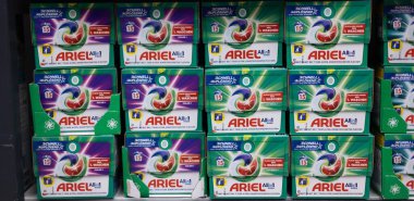 Her yıkamada parlak ve etkili temizlik sağlayan Ariel All-in-All-in çamaşır kapsüllerinin iyi düzenlenmiş bir seçimi. - 21 Mart 2025