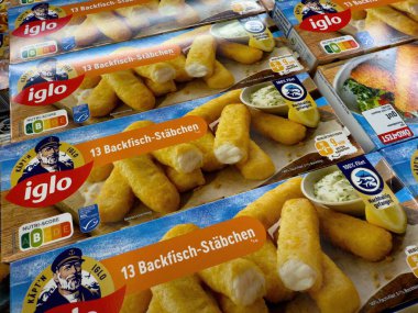 Iglo Backfisch-Staebchen dondurulmuş balık kroketleri ailelere uygun ve lezzetli yemek seçeneklerini vurguluyor. - FRANKFURT, Almanya - 21 Mart 2025