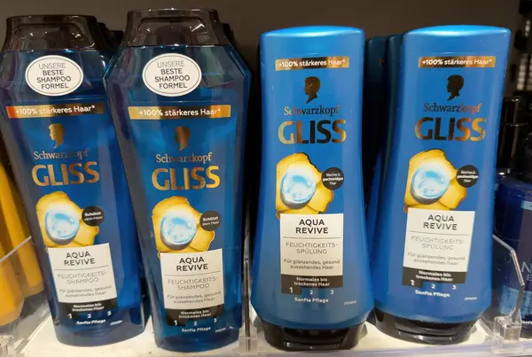 Schwarzkopf Gliss Aqua Revive şampuan ve saç sulandırma ve canlandırma için tasarlanmış saç kremi ürünleri. - FRANKFURT, Almanya - 21 Mart 2025