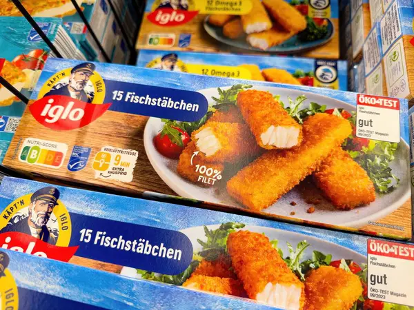 Iglo Fischstaebchen balık kroketlerinden oluşan çekici bir karışım kaliteli malzemeli hızlı yemekler için sağlıklı bir aperatif seçeneği sunuyor. - FRANKFURT, Almanya - 21 Mart 2025