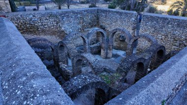 İspanya, Ronda 'da kemer ve tuğla duvarlı Arap hamamlarının tarihi mimarisi, RONDA, İspanya - 28 Mart 2025