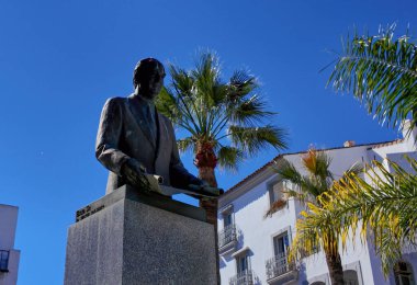 Puerto Banus 'un kurucusu José Banus' un bronz heykeli, Marbella, İspanya 'nın planlarını barındırıyor - MARBELLA, SPAIN - 30 Mart 2025